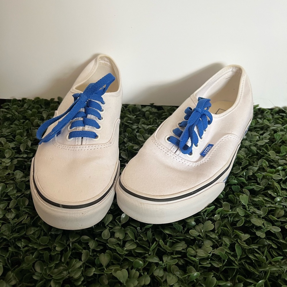 White lace up Vans, size 8.